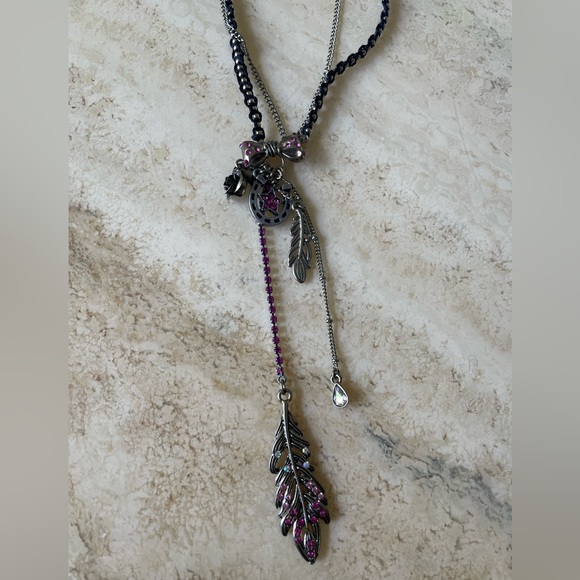 Betsey Johnson Horse Shoe + Feather Necklace - Picture 3 of 7